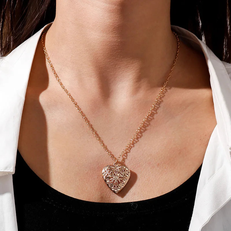Sweet Peach Heart Love Chain Necklace for Woman Hollow Engraved Opening and Closing Heart Shaped Photo Box Pendant Collar-Dollar Bargains Online Shopping Australia