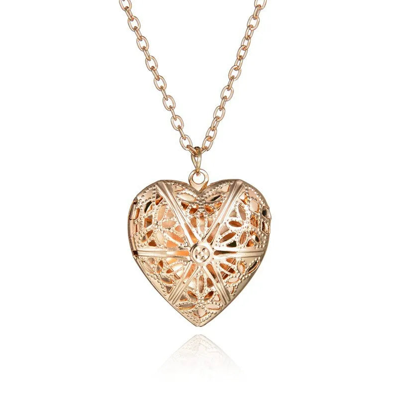 Sweet Peach Heart Love Chain Necklace for Woman Hollow Engraved Opening and Closing Heart Shaped Photo Box Pendant Collar-Dollar Bargains Online Shopping Australia