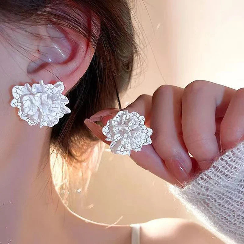 Big White Flowers Stud Earrings for Women Personality Fashion Unique Wedding Jewelry