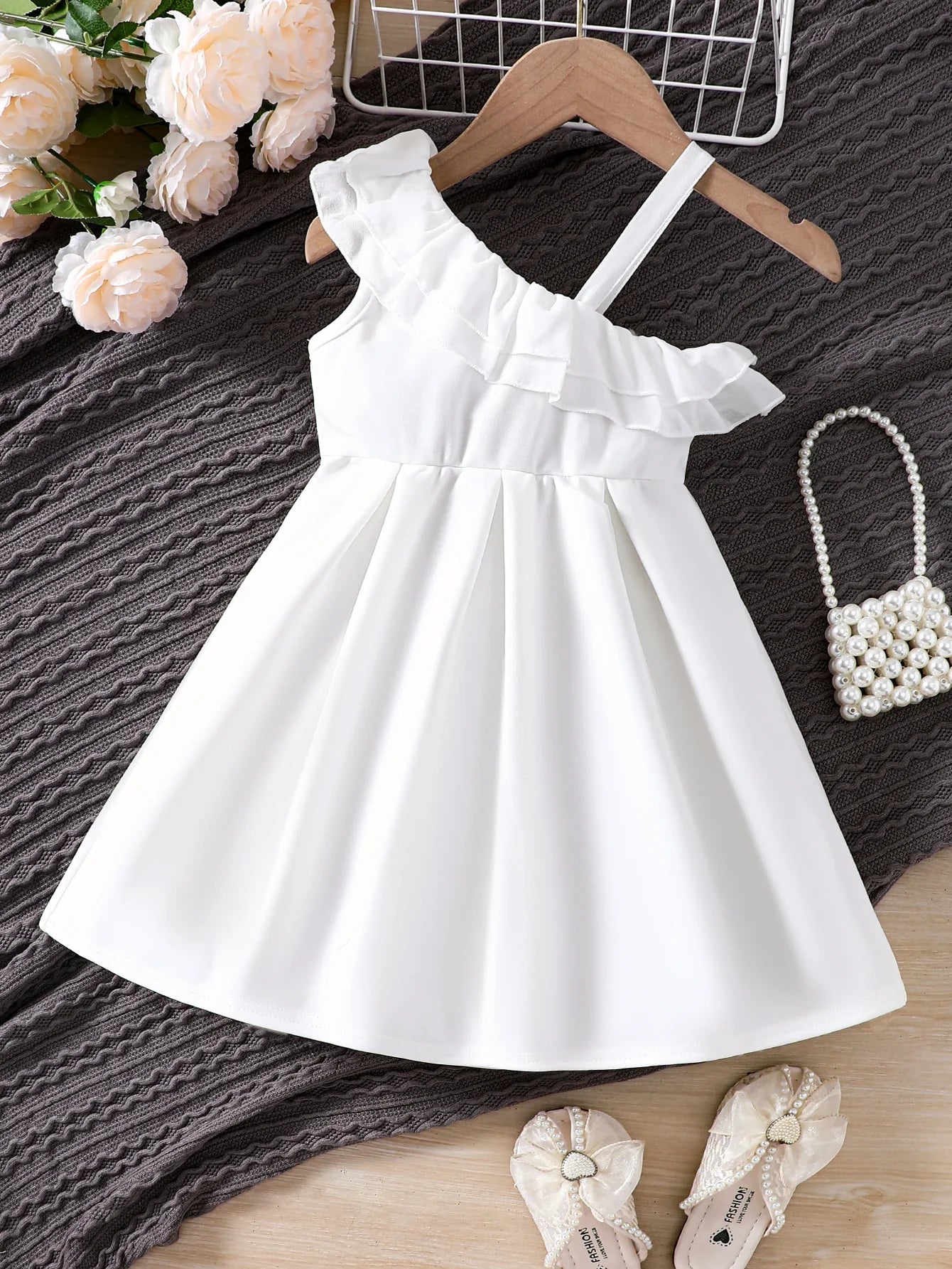 Girls dress summer pure white dress with ruffles and slanted shoulders