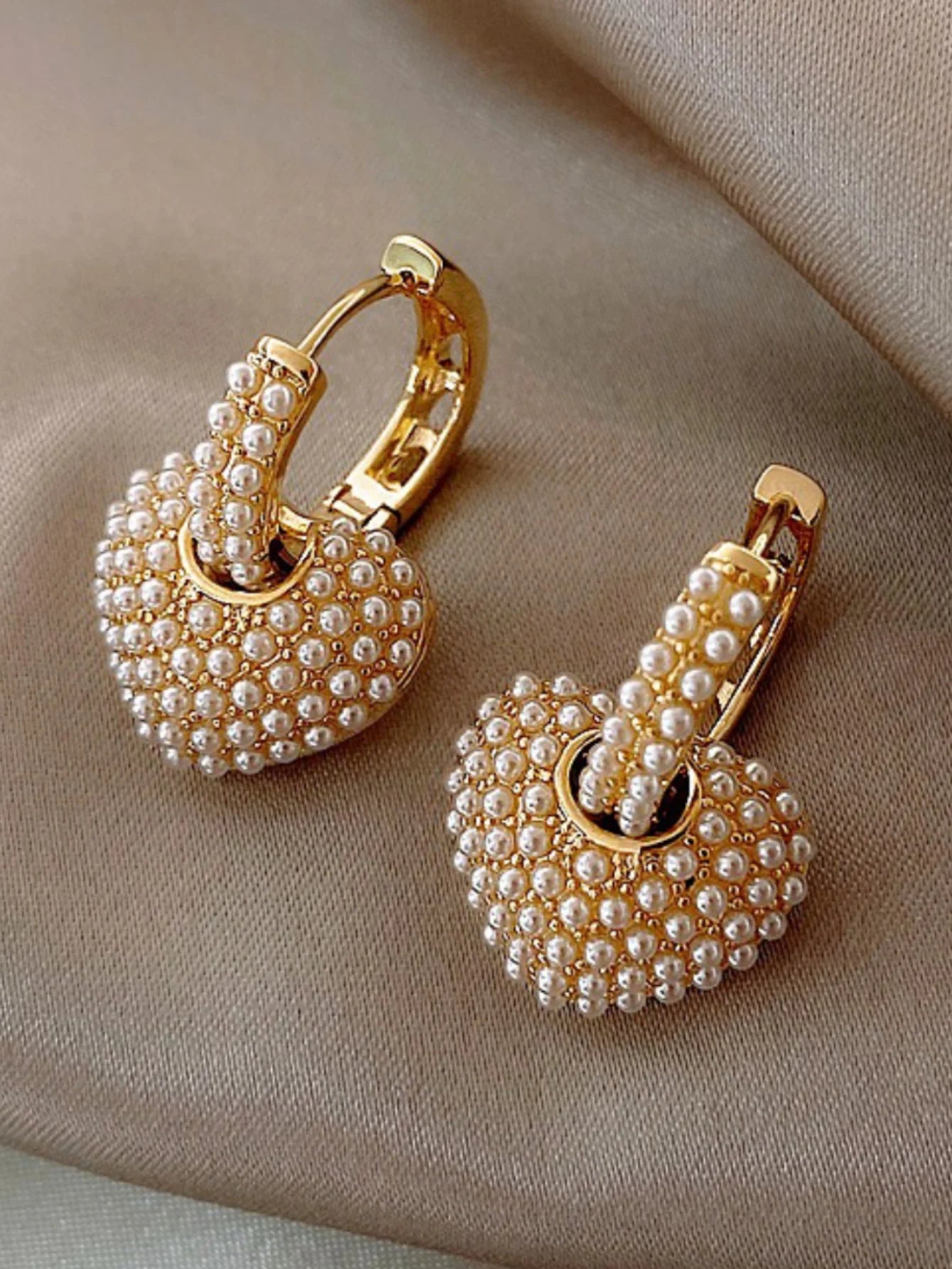 2pcs retro fashion peach heart studded with pearl women's earrings