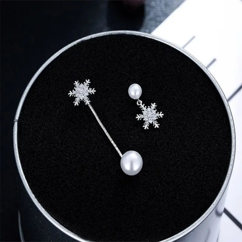 Elegant Asymmetric Pearl Dangle Earrings Luxury Crystal Snowflake Drop Earrings for Women Fashion Party Jewelry Christmas Gift