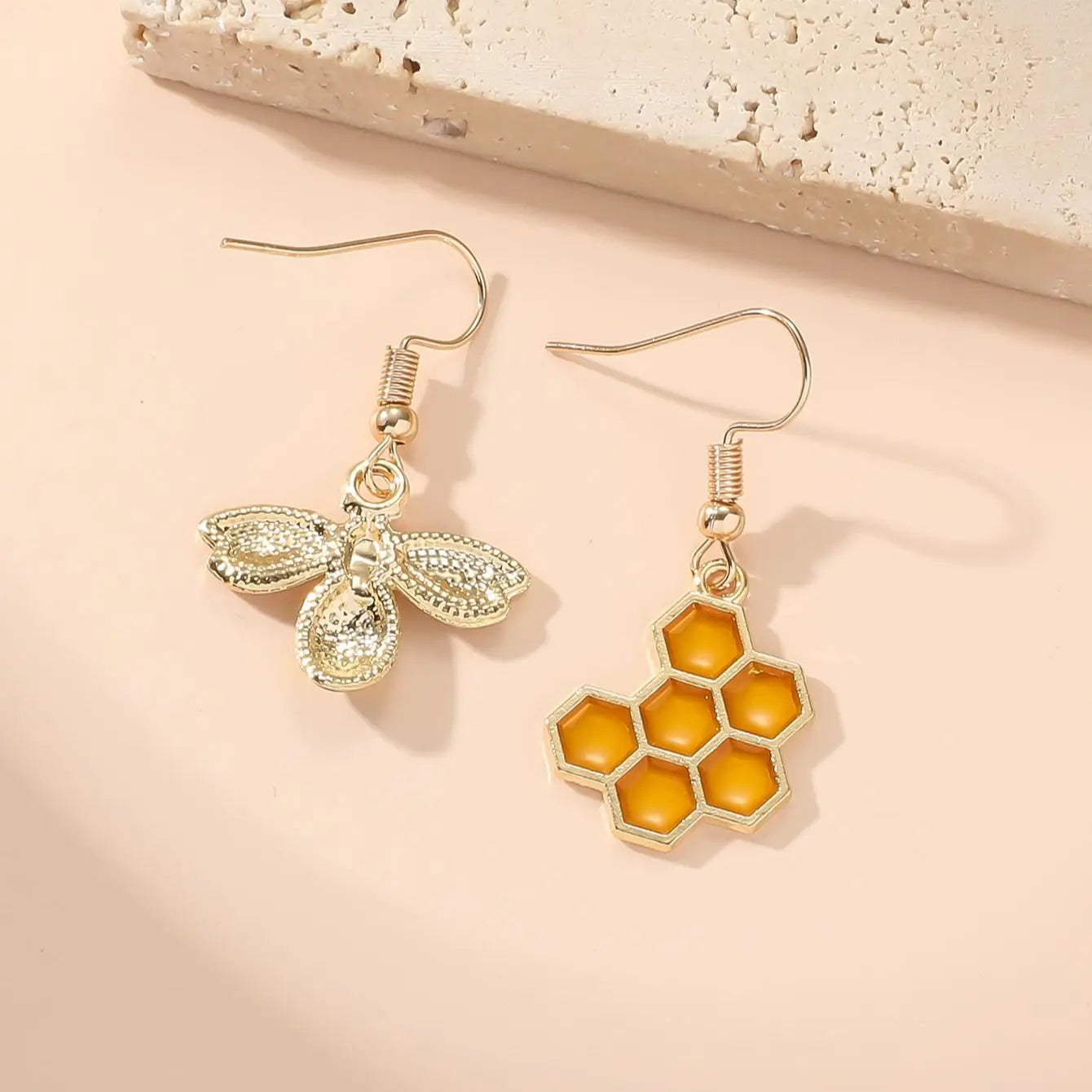 2 Pieces Insect Yellow Bee Earrings Women Simple Fashion Casual Pendant Bee Earrings-Dollar Bargains Online Shopping Australia