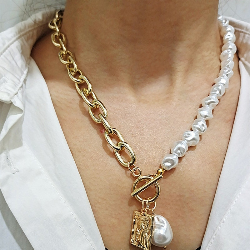 Vintage Baroque Irregular Pearl Lock Chains Necklace Geometric Aangel Pendant Love Necklaces for Women Punk Jewelry