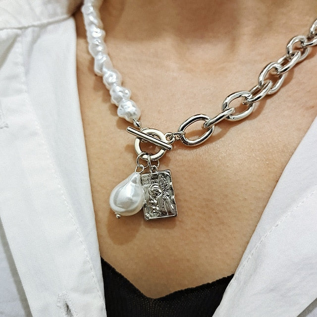 Vintage Baroque Irregular Pearl Lock Chains Necklace Geometric Aangel Pendant Love Necklaces for Women Punk Jewelry